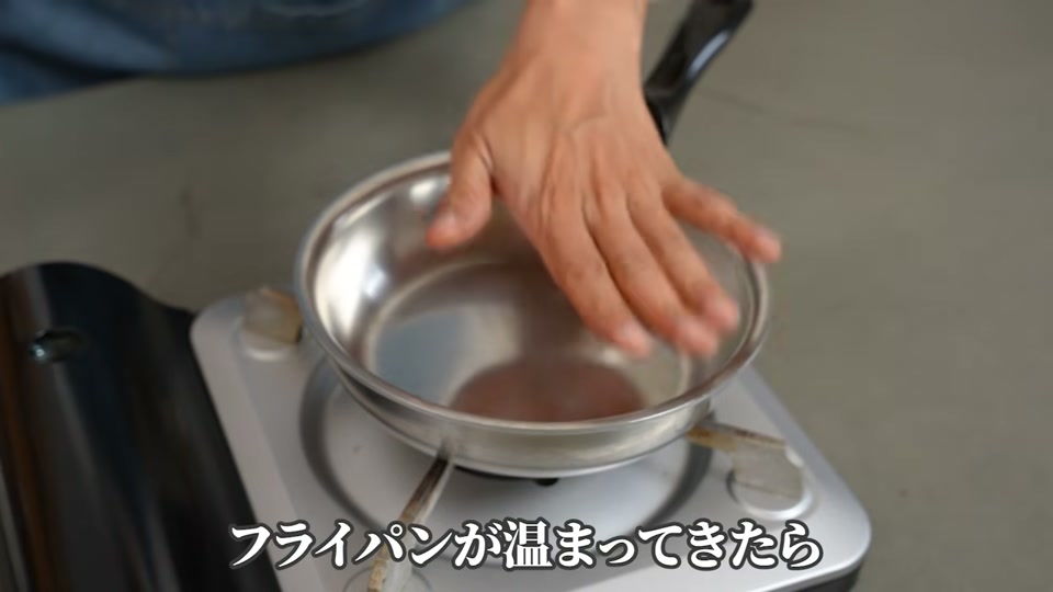 弱火でバター15gをじっくり溶かす