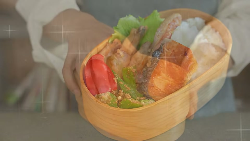 1つの鍋で3品が完成しお弁当箱に盛り付けられたシーン