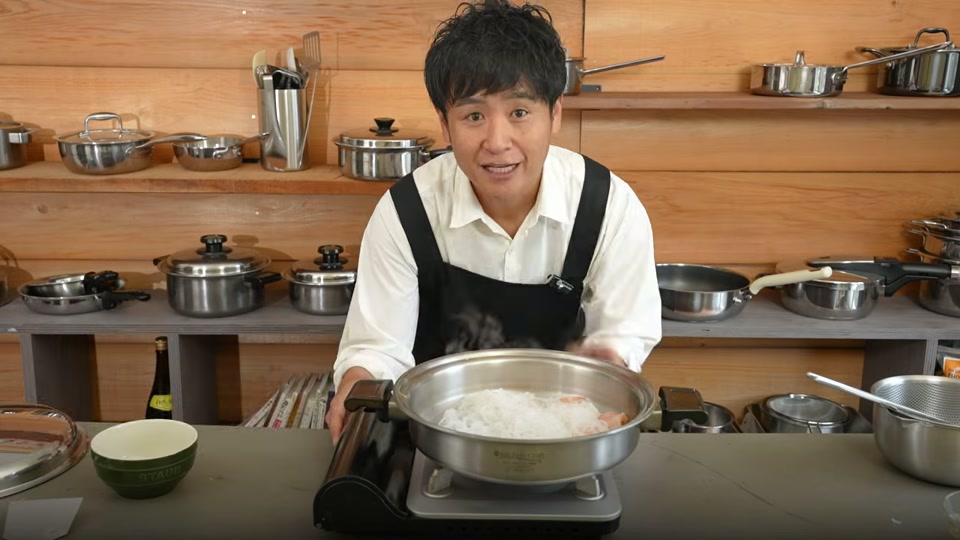 くっつき防止のため混ぜずに広げて加熱する