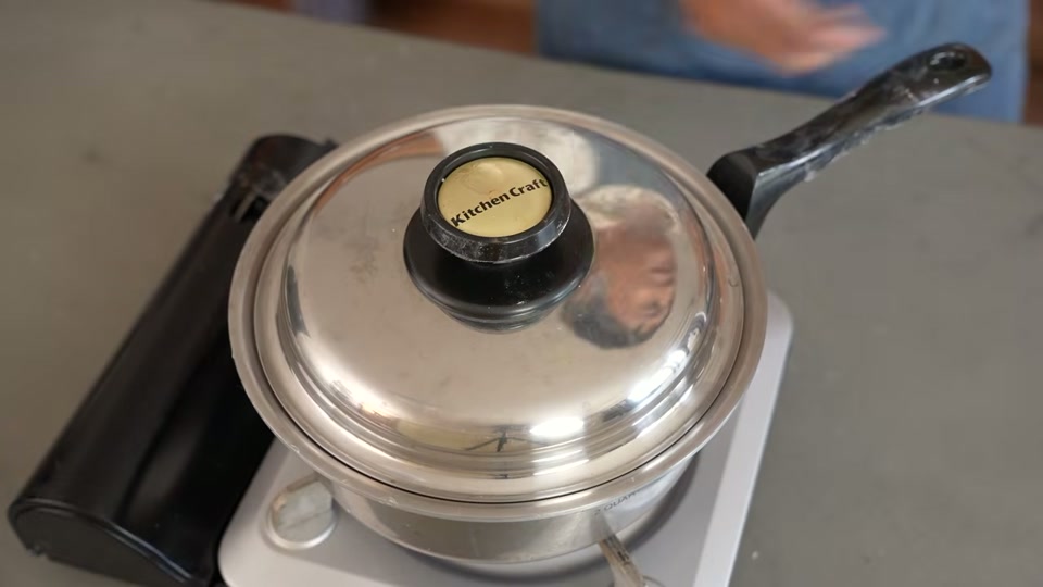 両面がきつね色に揚がった完成シーン